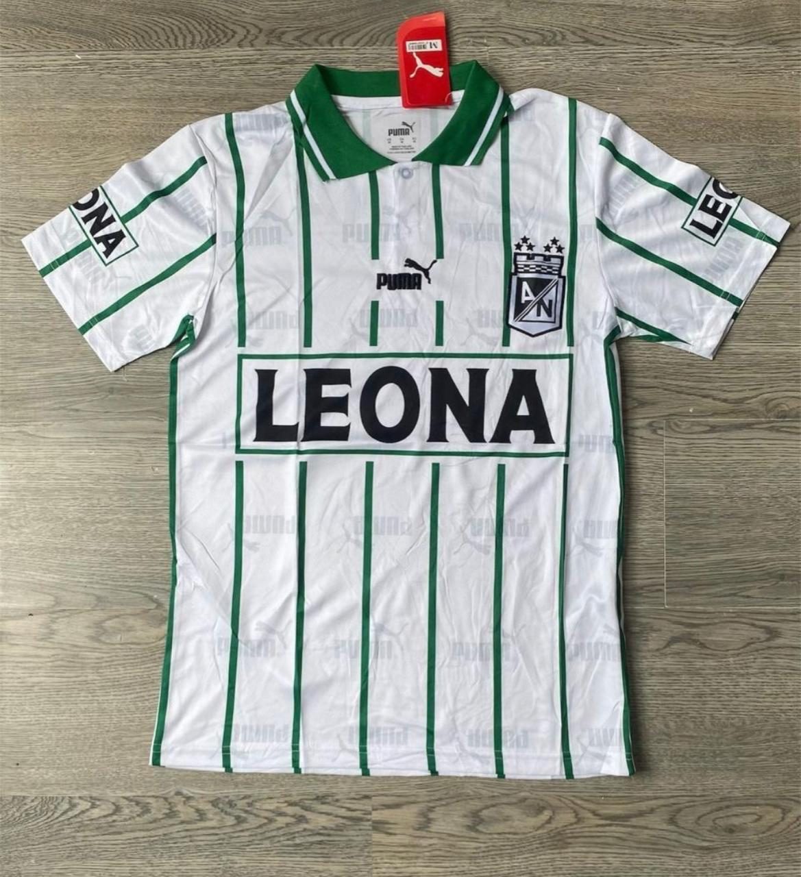 ATLÉTICO NACIONAL RETRO LEONA PUMA BLANCA