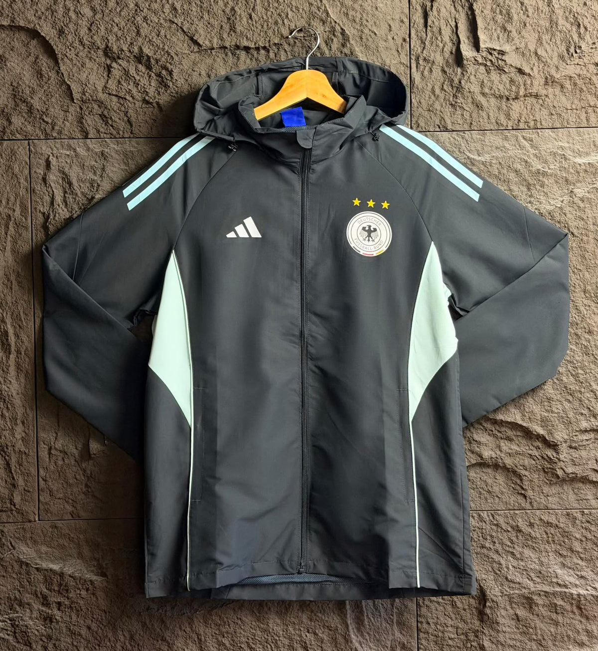CHAQUETA ROMPEVIENTOS ALEMANIA