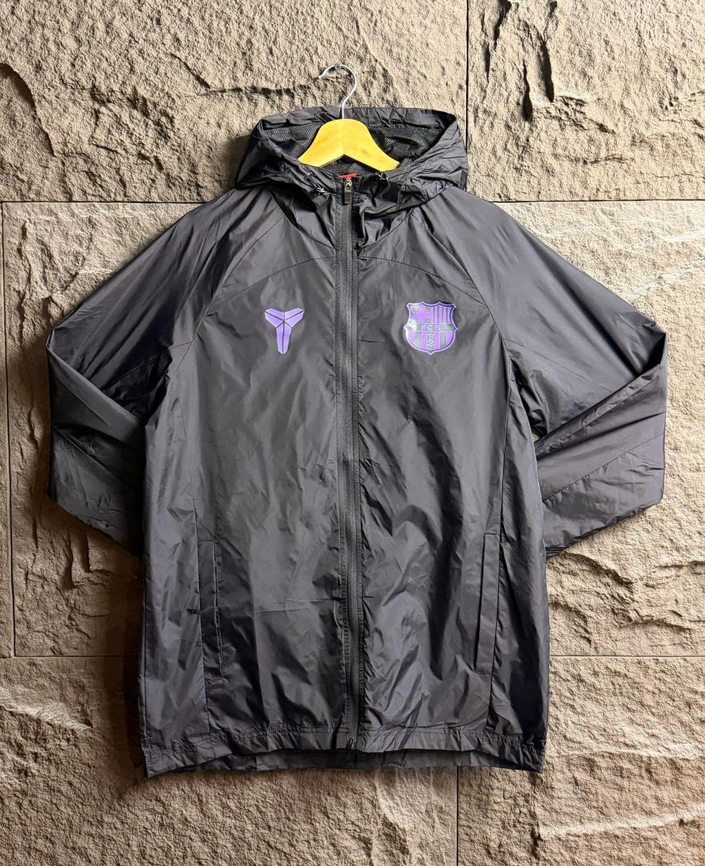 CHAQUETA ROMPEVIENTOS FC BARCELONA KOBE